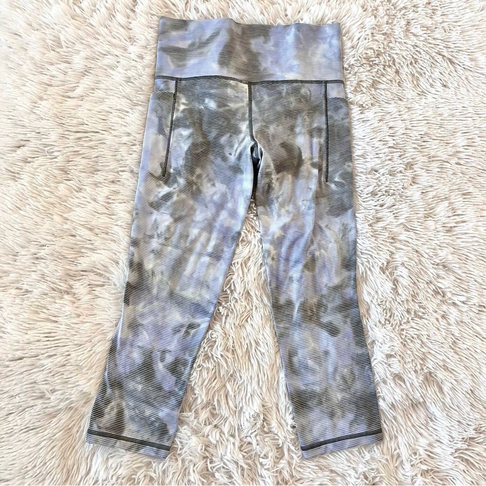 Athleta Salutation Stash Pocket 2 Capri Leggings Size Small Blue Black Stripes